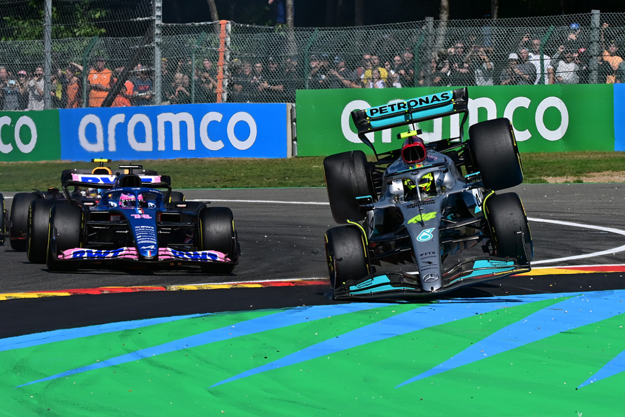 ルイス・ハミルトン、アロンソとの事故で「背中を骨折するかと思った」 / F1ベルギーGP