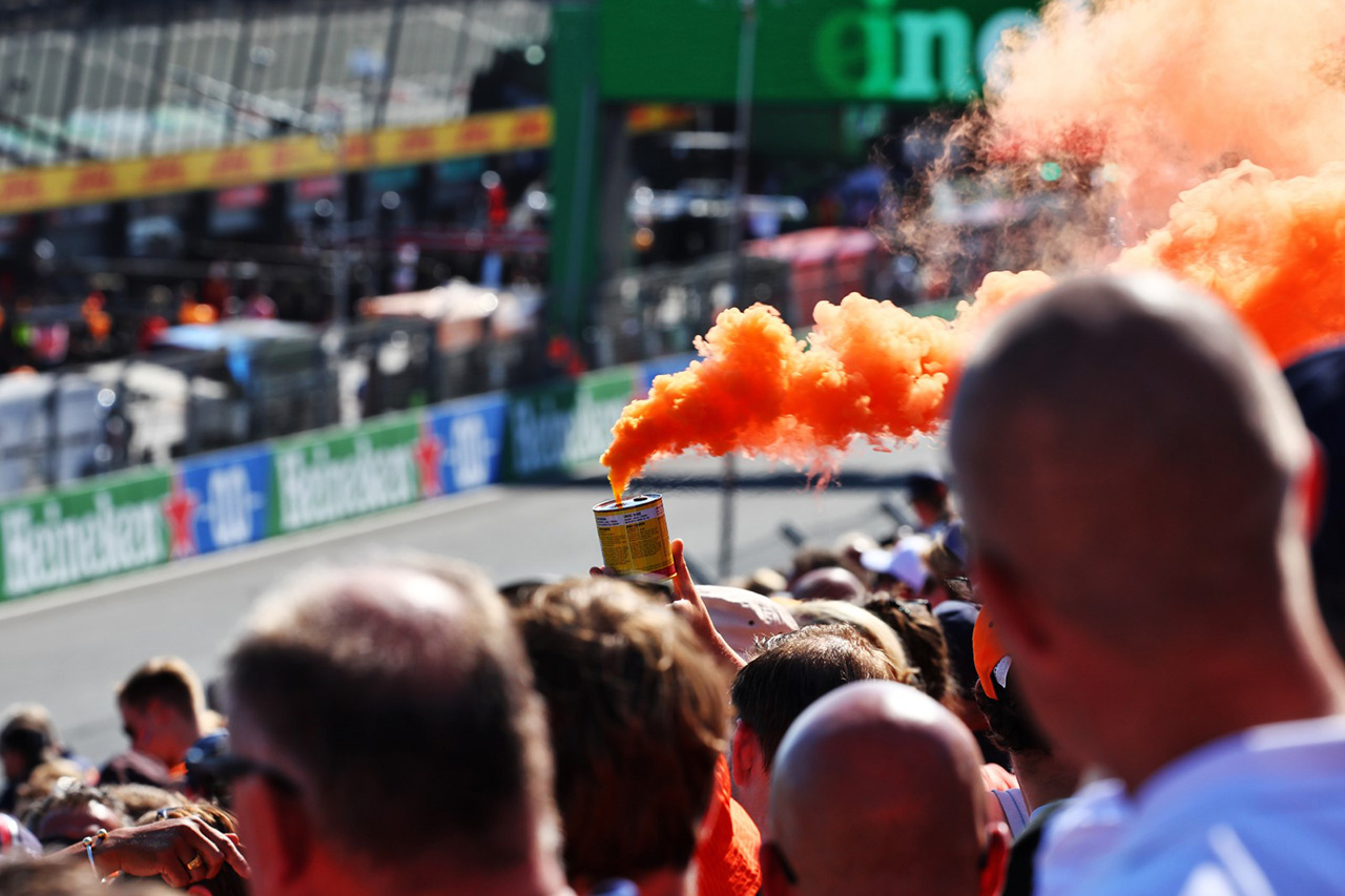 F1オランダGP：コース上に発煙筒を投げ込んだファンを退場処分