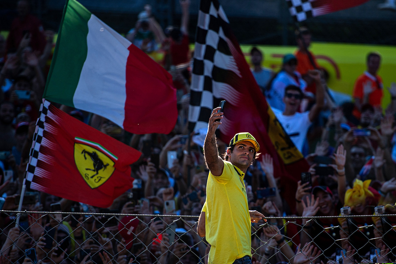 カルロス・サインツ 「ティフォシの前で表彰台に上がりたかった」 / スクーデリア・フェラーリ F1イタリアGP 決勝