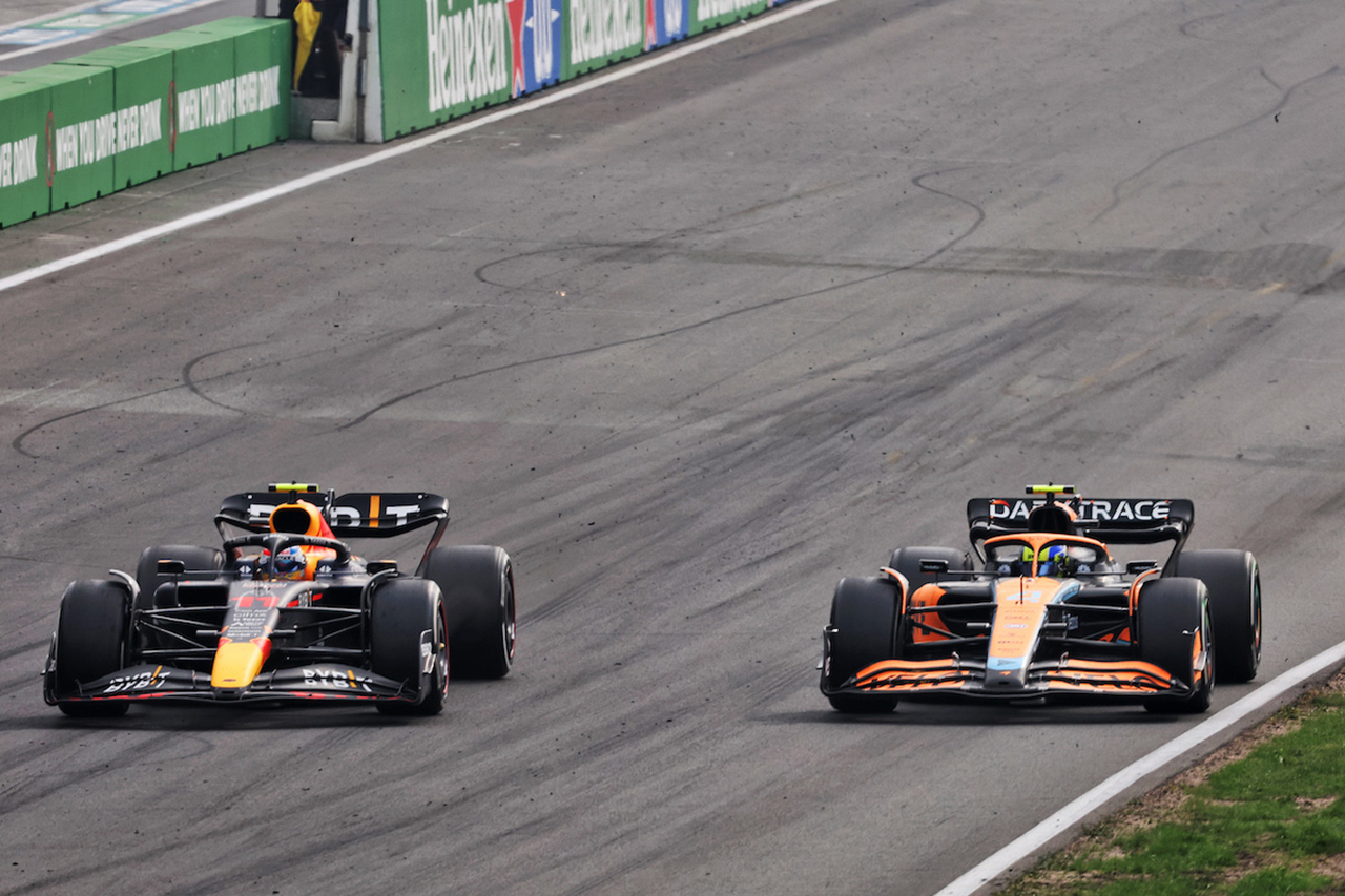 マクラーレン 「コスト上限下でのレッドブルF1のアドバンテージは驚き」