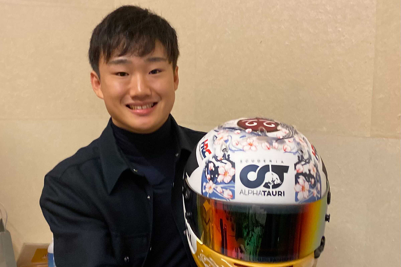 角田裕毅、ファンがデザインしたヘルメットでF1日本グランプリ