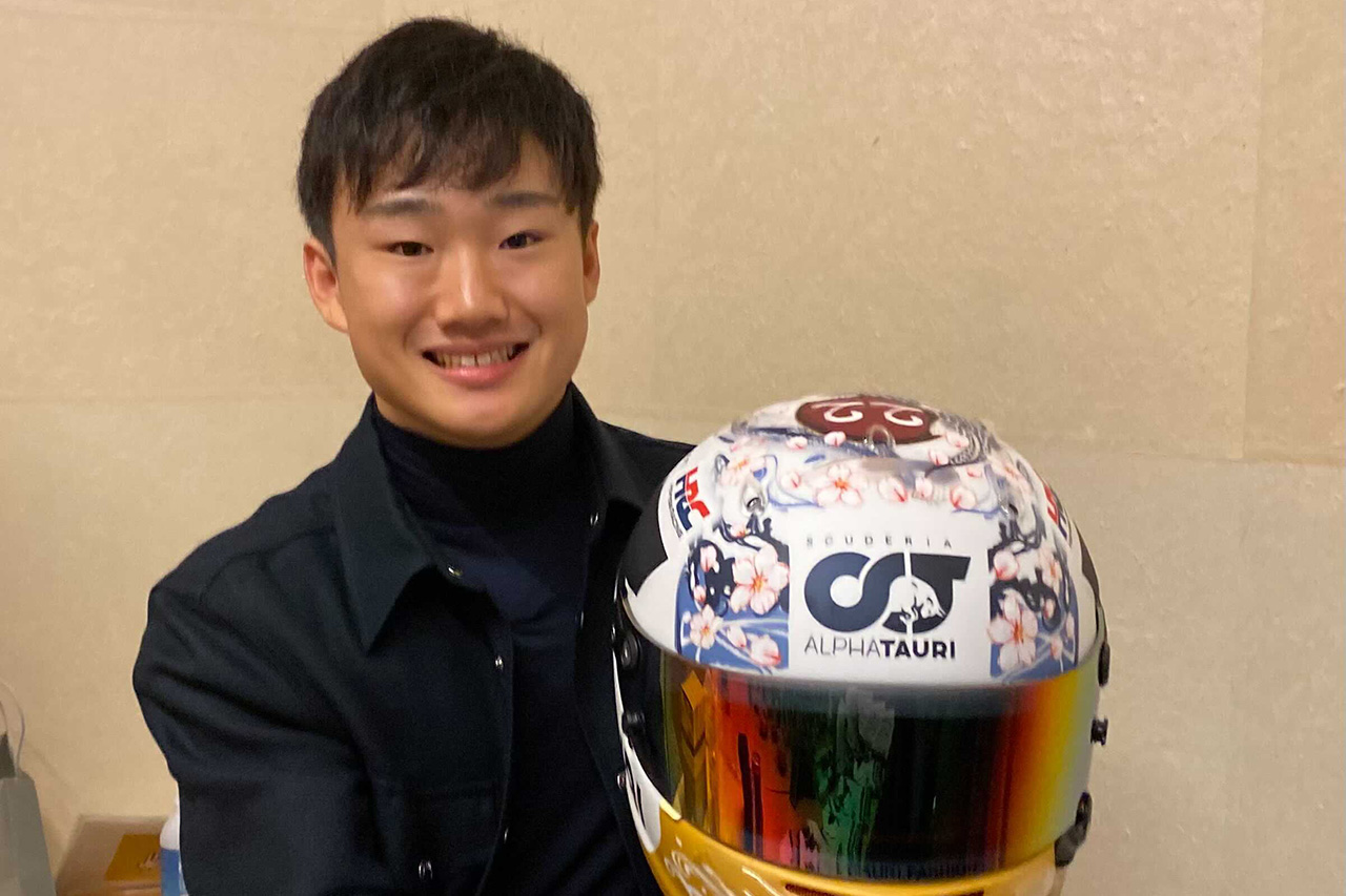 角田裕毅、ファンがデザインしたヘルメットでF1日本グランプリ 【 F1