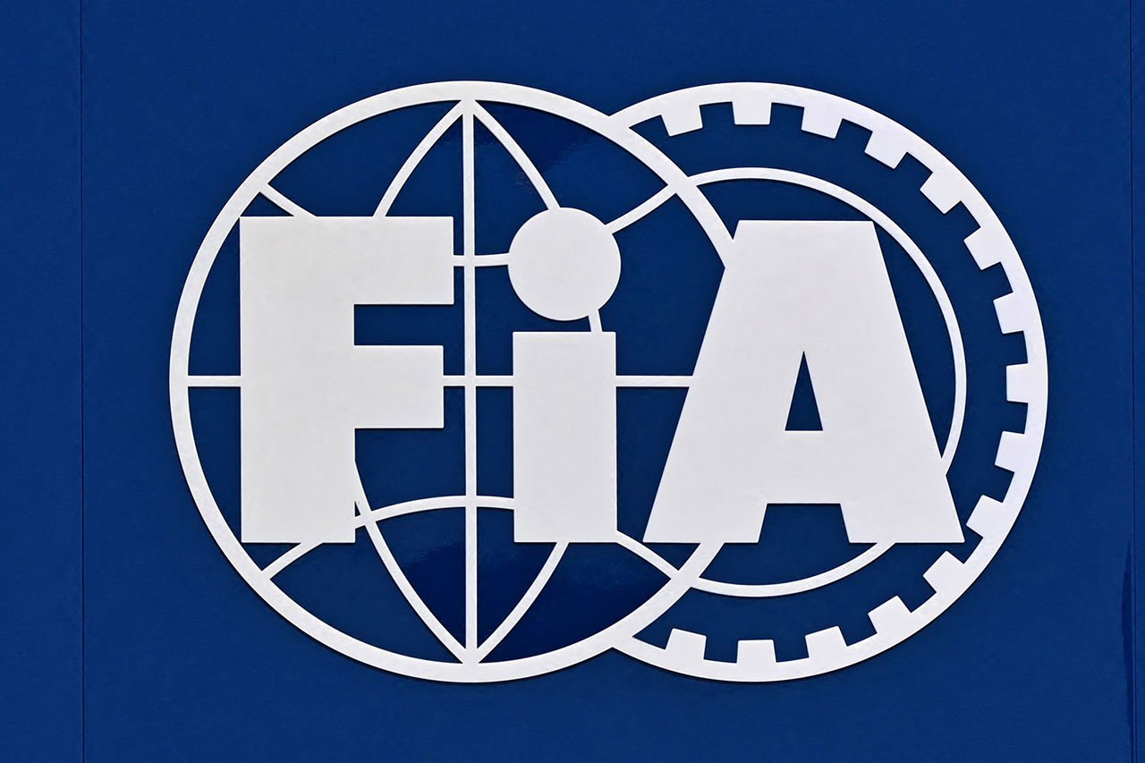 FIA、レッドブルとアストンマーティンのF1財務規則違反と今後の対応を発表