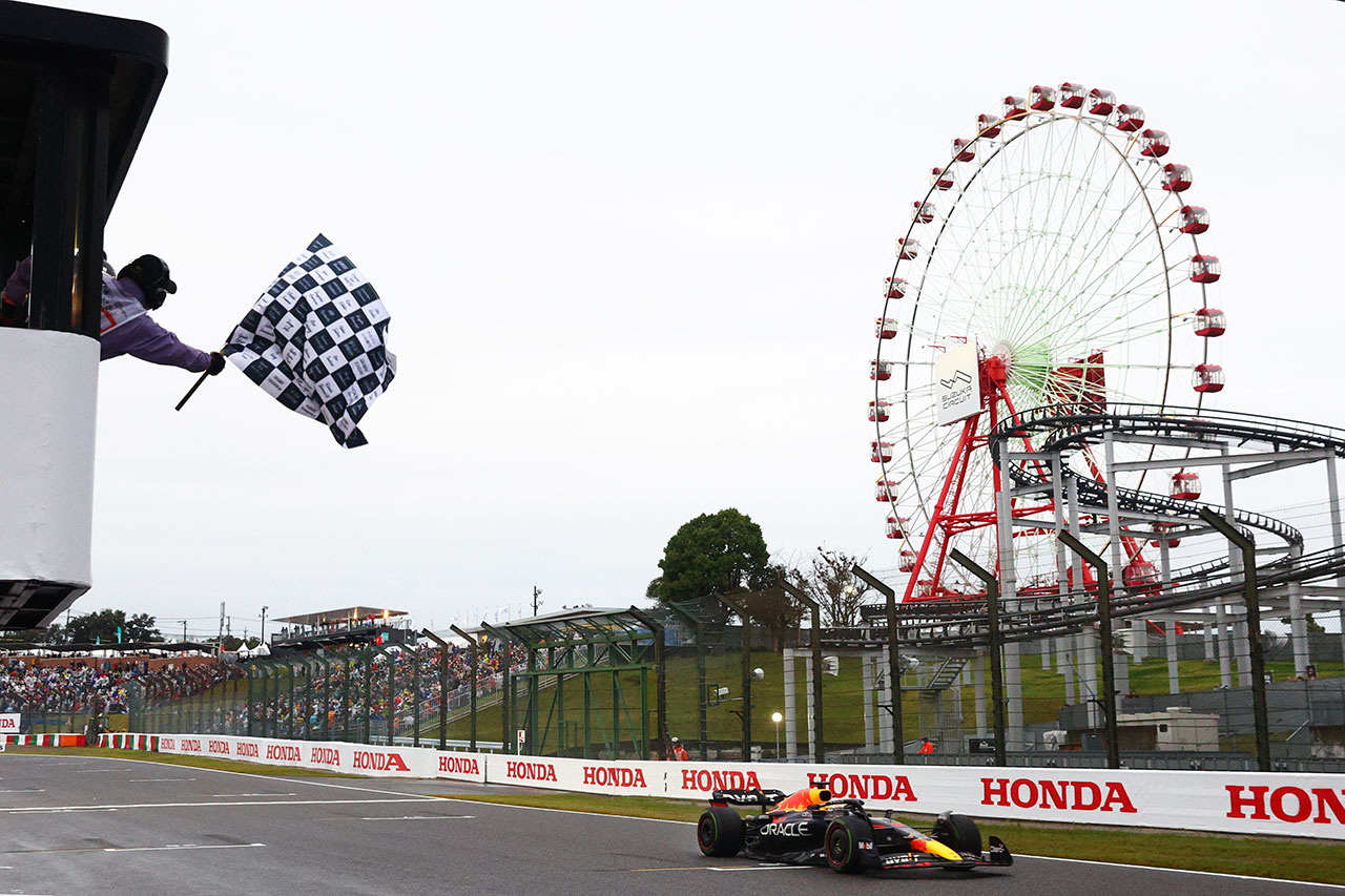 F1日本GP：競技規則の解釈をめぐってチェッカーフラッグ周でも混乱