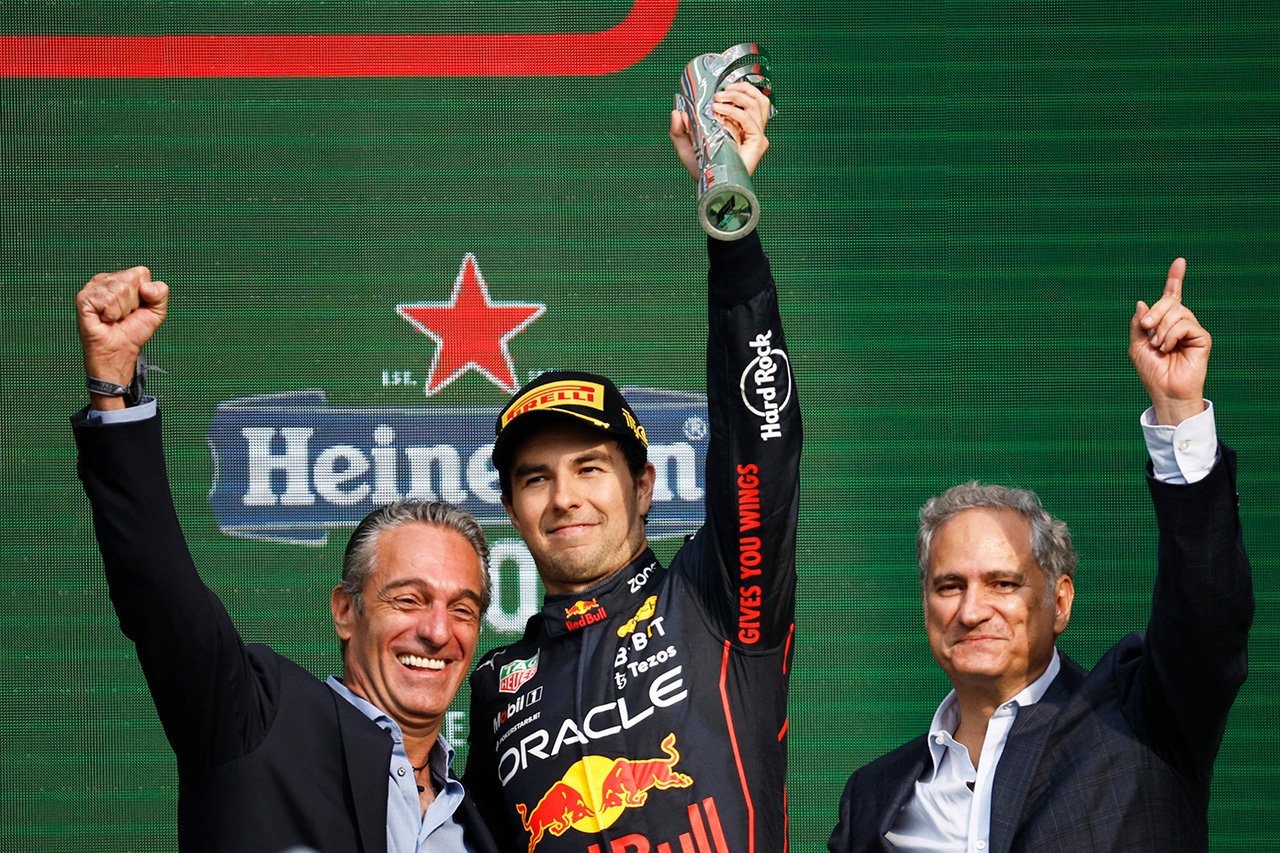セルジオ・ペレス 母国で3位表彰台 「もっと良い結果出したかった」 / F1 メキシコGP 決勝