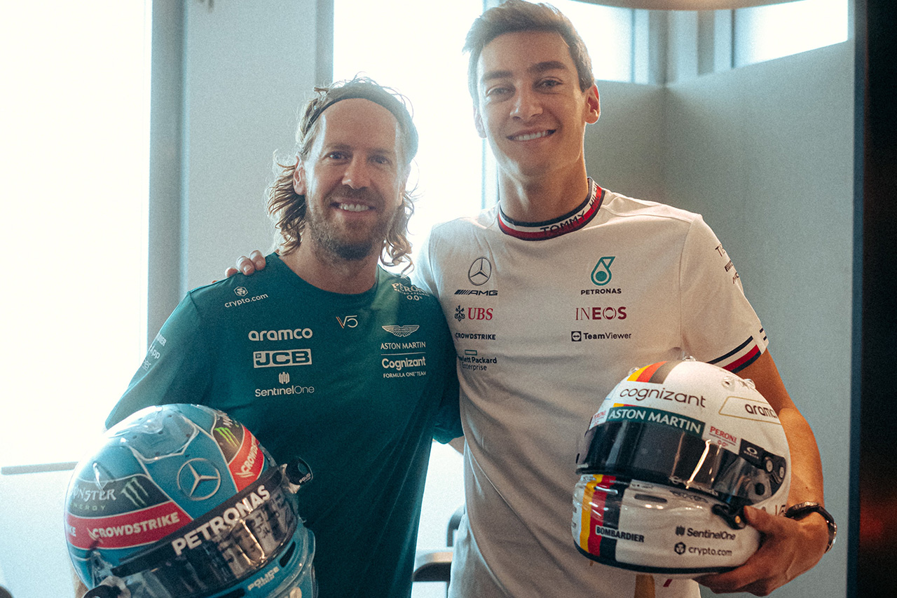 セバスチャン・ベッテルとジョージ・ラッセルがヘルメット交換 / 2022年 F1アブダビGP