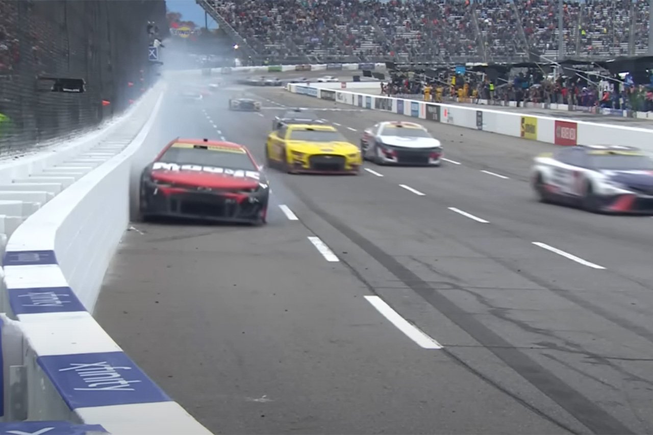 NASCAR、2023年から『壁走り』走法をすべてのトラックで禁止