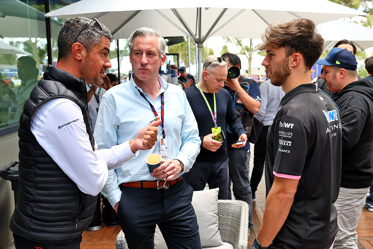 元F1レースディレクターのマイケル・マシ、2021年アブダビGP以来初めてパドックを訪問