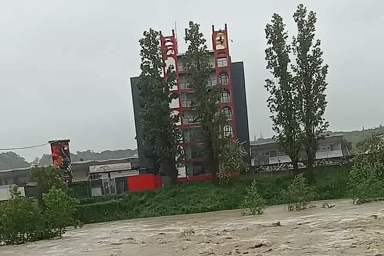 F1エミリア・ロマーニャGP：豪雨による洪水の恐れでサーキットに避難指示
