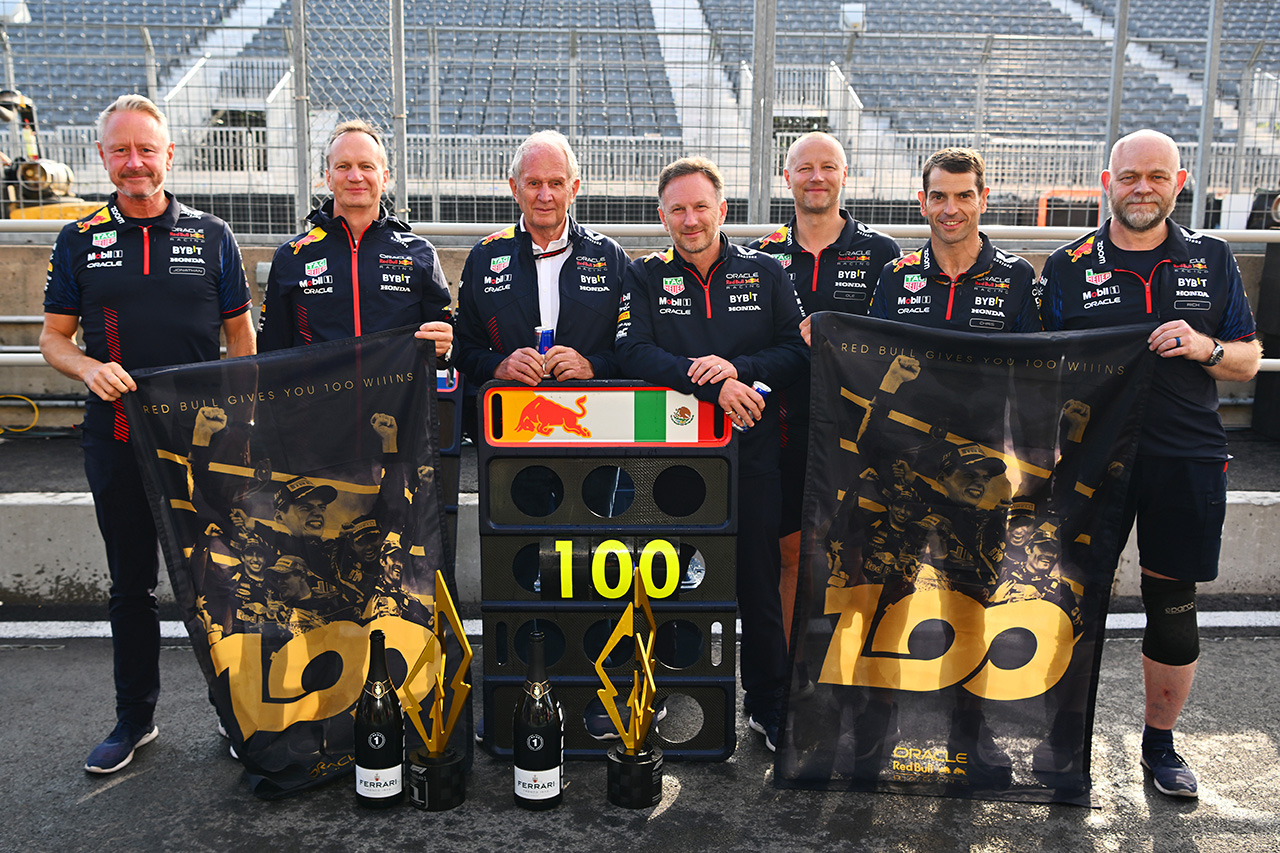 レッドブル・レーシング、F1通算100勝目を達成 「歴史に残る日」