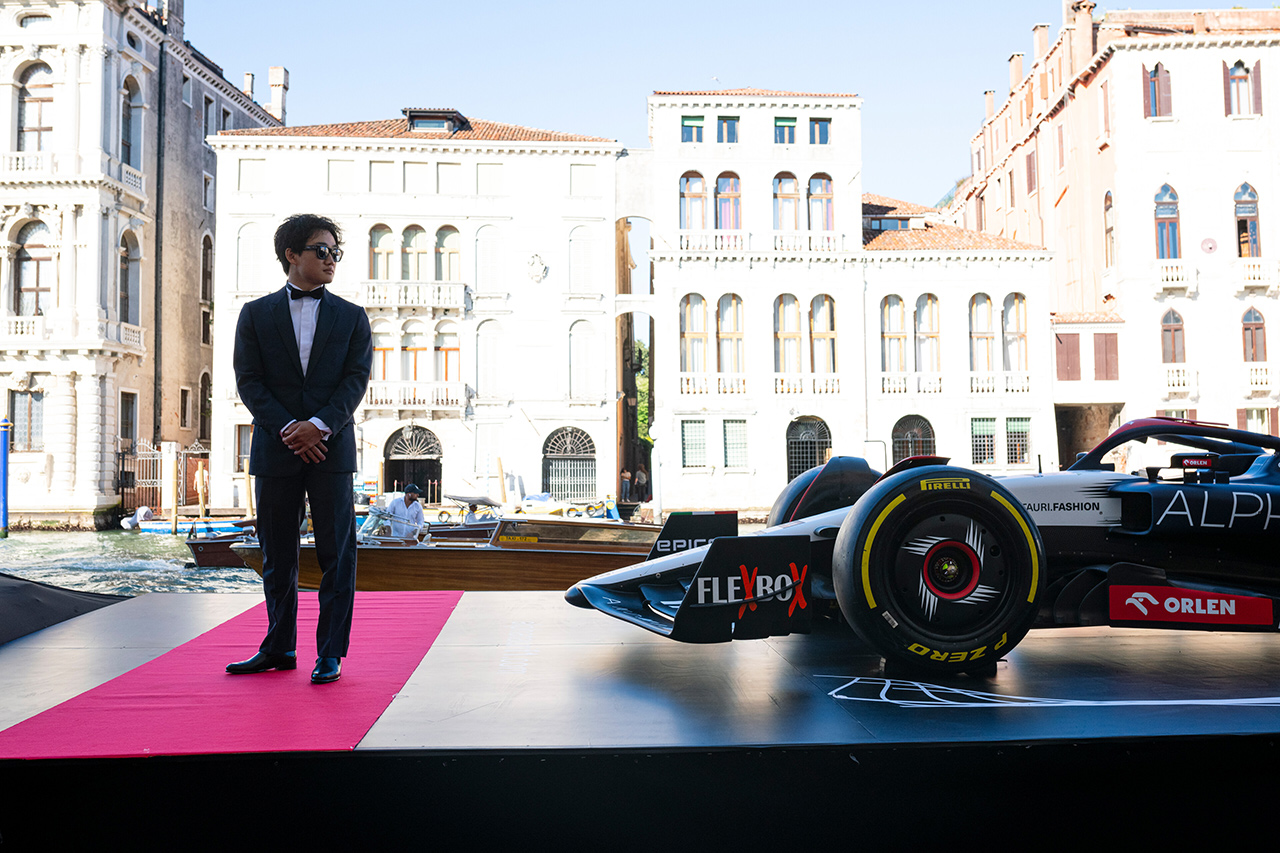 角田裕毅がアルファタウリF1のドキュメンタリー映画の試写会に登場