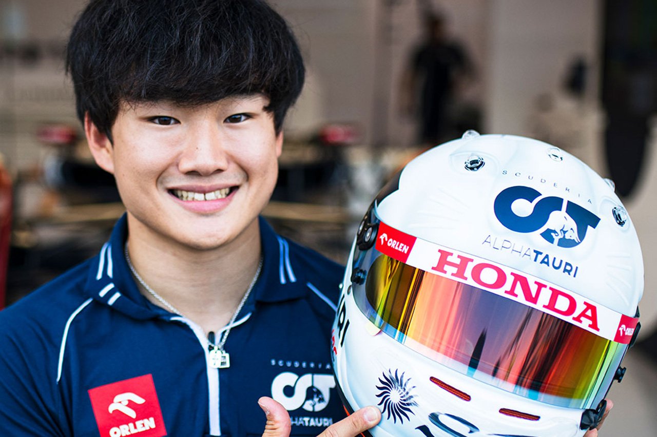 角田裕毅、2023年F1シンガポールGPは“マーライオン”ヘルメット