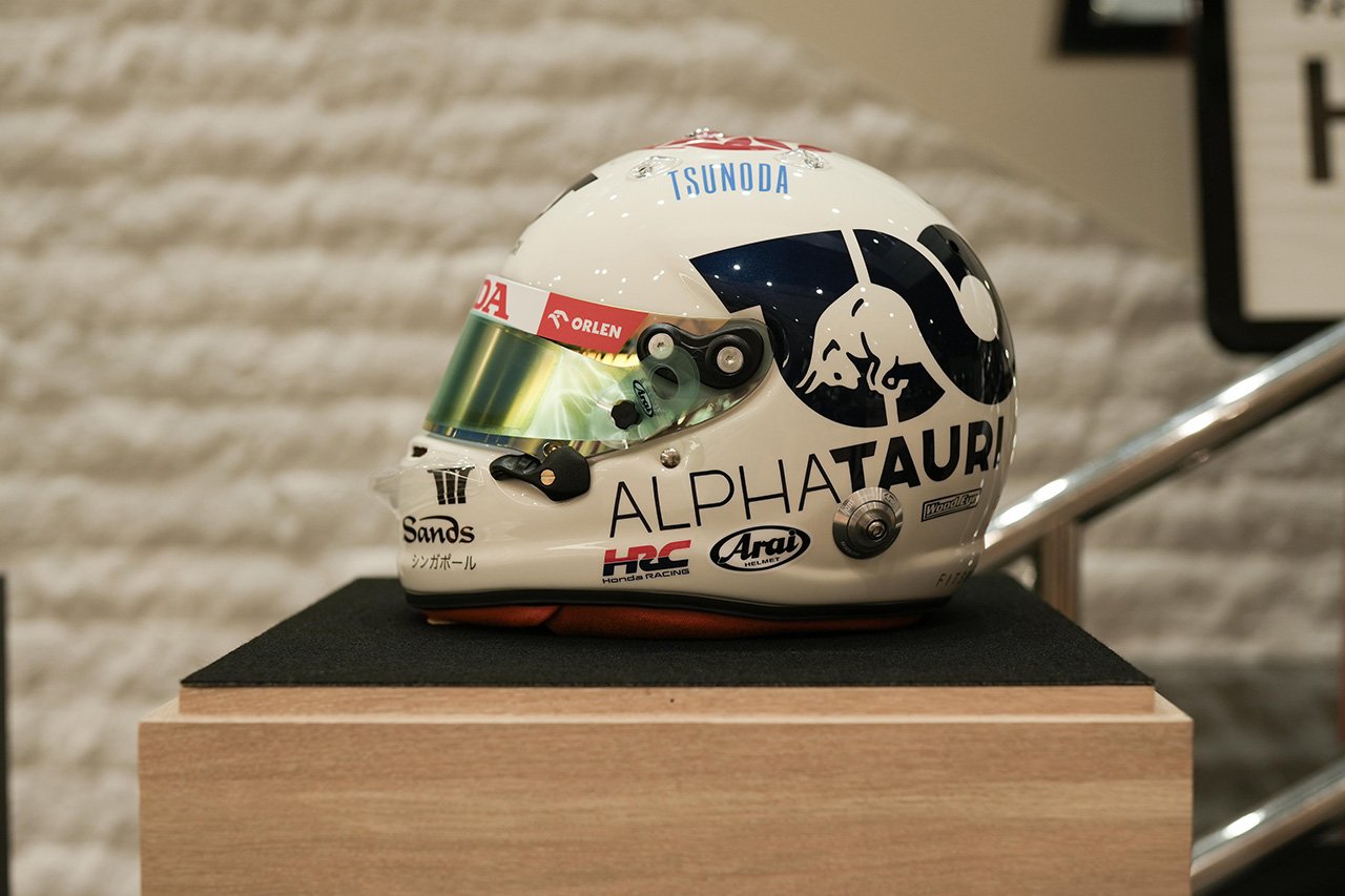 角田裕毅、2023年F1日本GPで“紅葉の日の丸”ヘルメット