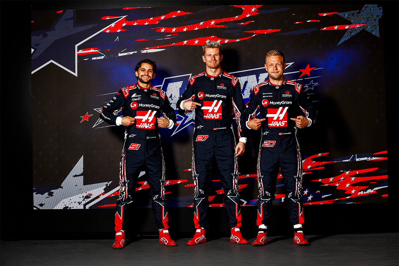 ハースF1チーム、アメリカGPで着用する特別なレーシングスーツを披露