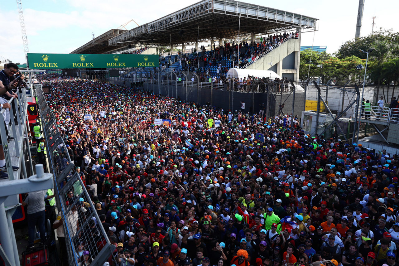 F1サンパウロGP レース終了前に観客がサーキットに乱入する危険状態 （ブラジルGP）