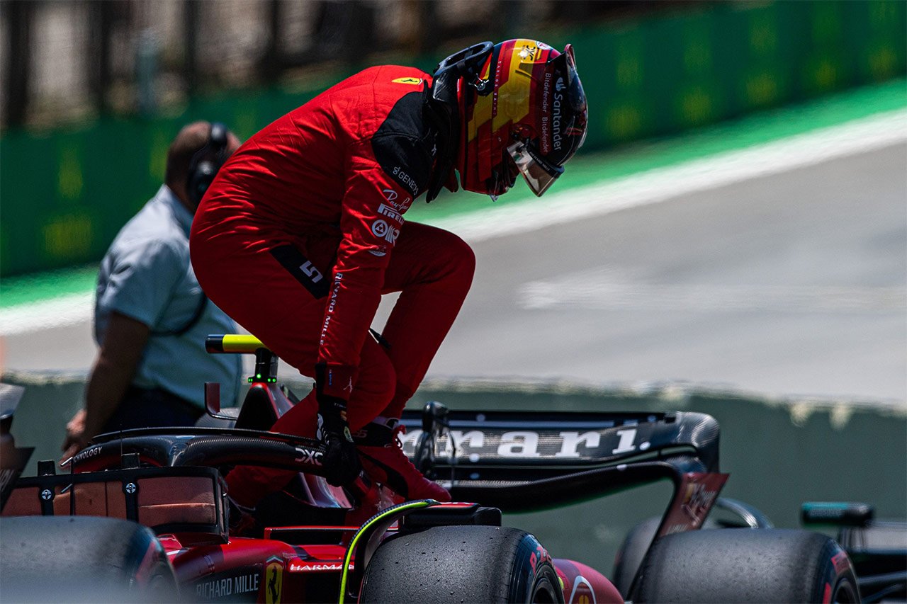 カルロス・サインツ F1ブラジルGPのスタート失敗は「クラッチ不良が原因」