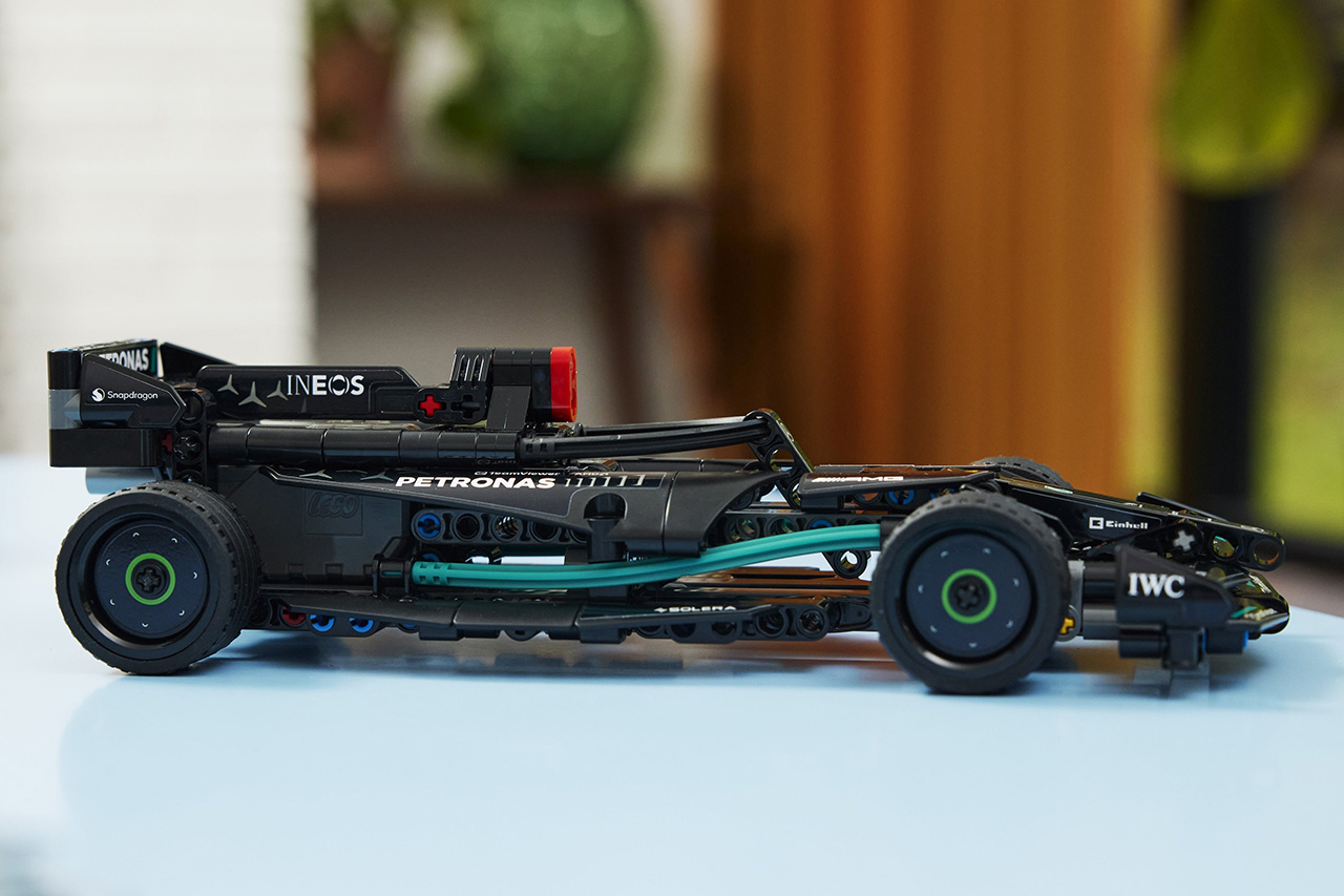 レゴテクニック Mercedes-AMG F1 W14 Pull-Back