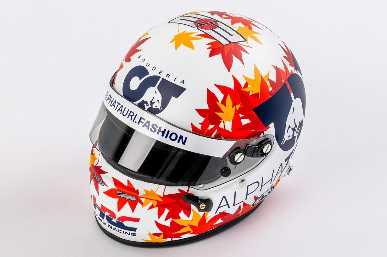 角田裕毅 2023年F1シーズン着用デザインの1/2ミニヘルメットを限定販売