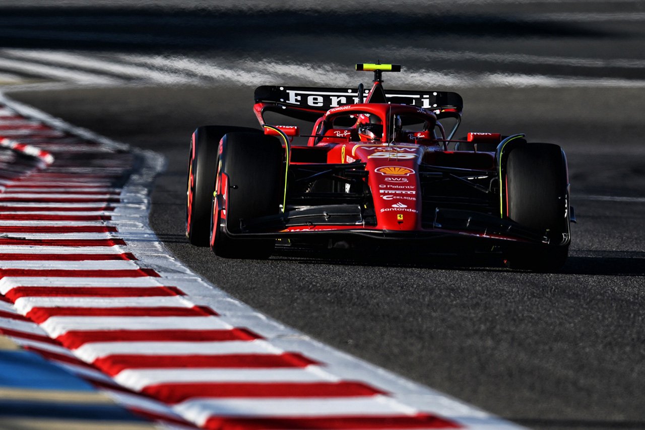 F1バーレーンGP：カルロス・サインツ最速もFP3は14台が1秒以内の大混戦