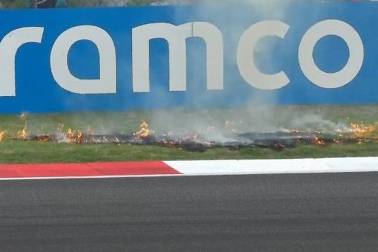 奇妙な芝生火災の原因は？F1中国GPの会場に可燃性の化学物質説