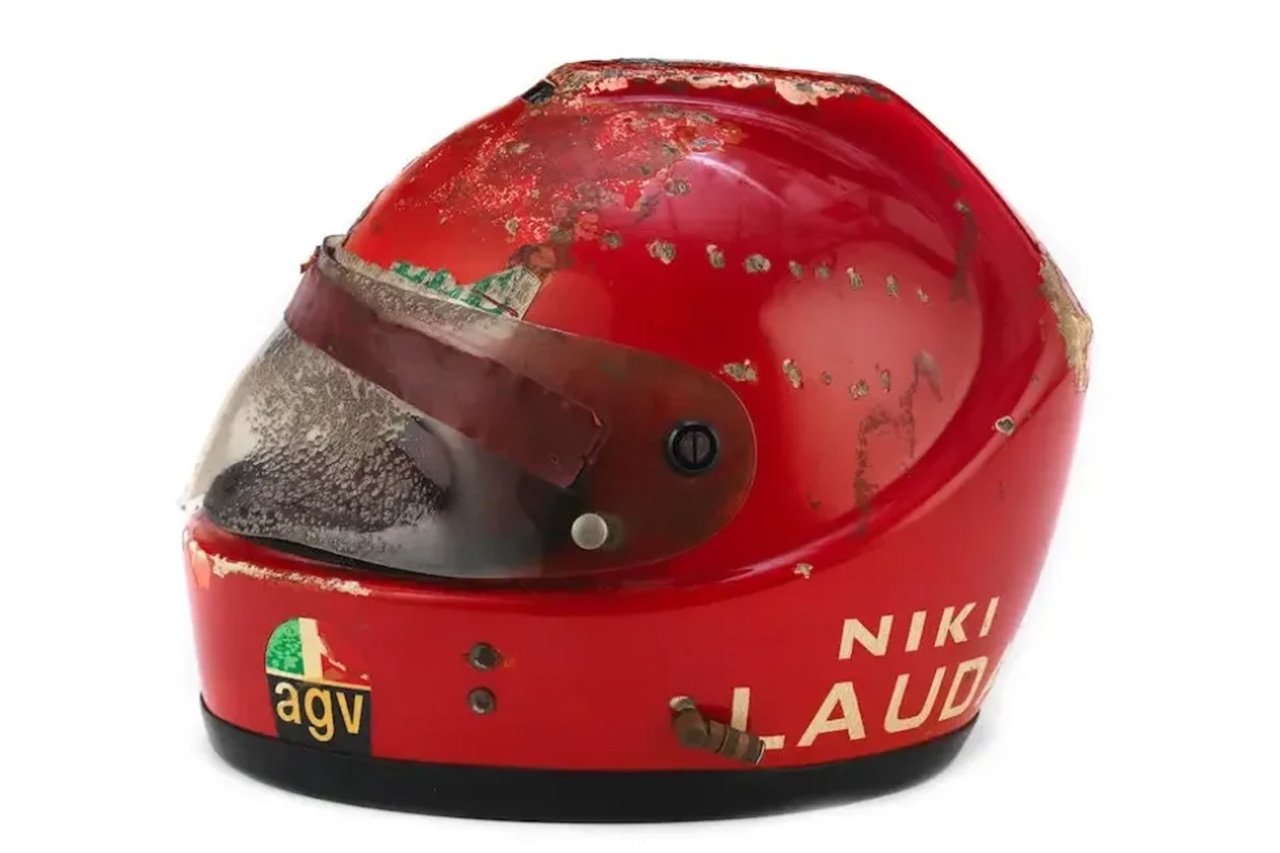 ニキ・ラウダが1976年F1ドイツGPで着用のヘルメットがオークションに 