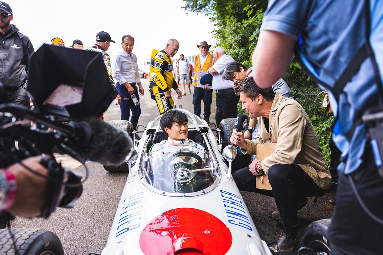 角田裕毅 ホンダF1のRA272でグッドウッドを走行「僕の体格にピッタリ！」