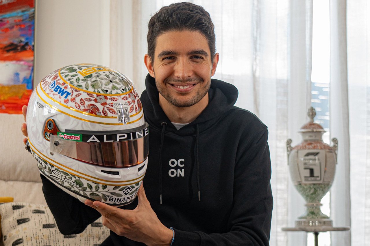 エステバン・オコン F1ハンガリーGPで“初優勝トロフィー”を模したヘルメット
