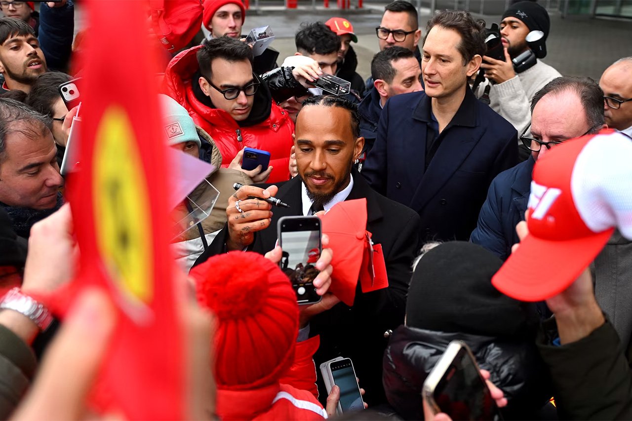 ルイス・ハミルトン フェラーリF1初日の裏側を追ったビハインド映像公開