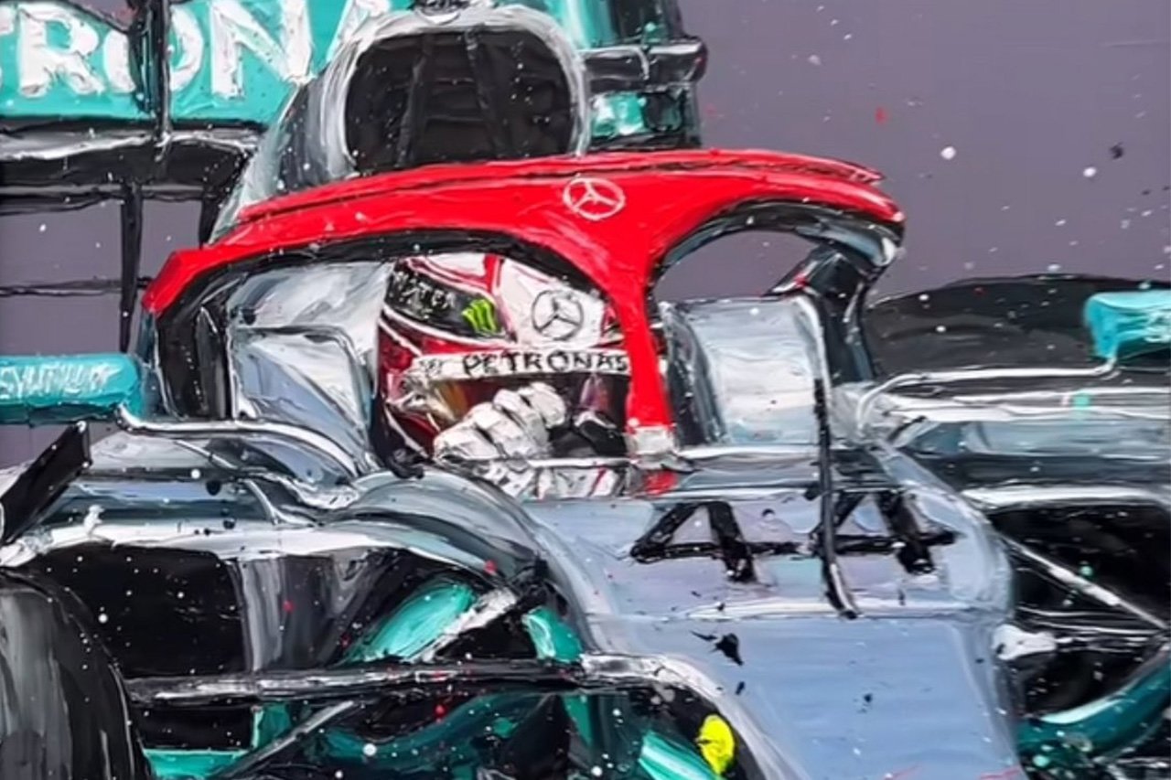 ルイス・ハミルトン メルセデスF1の従業員に特別な油絵を贈呈