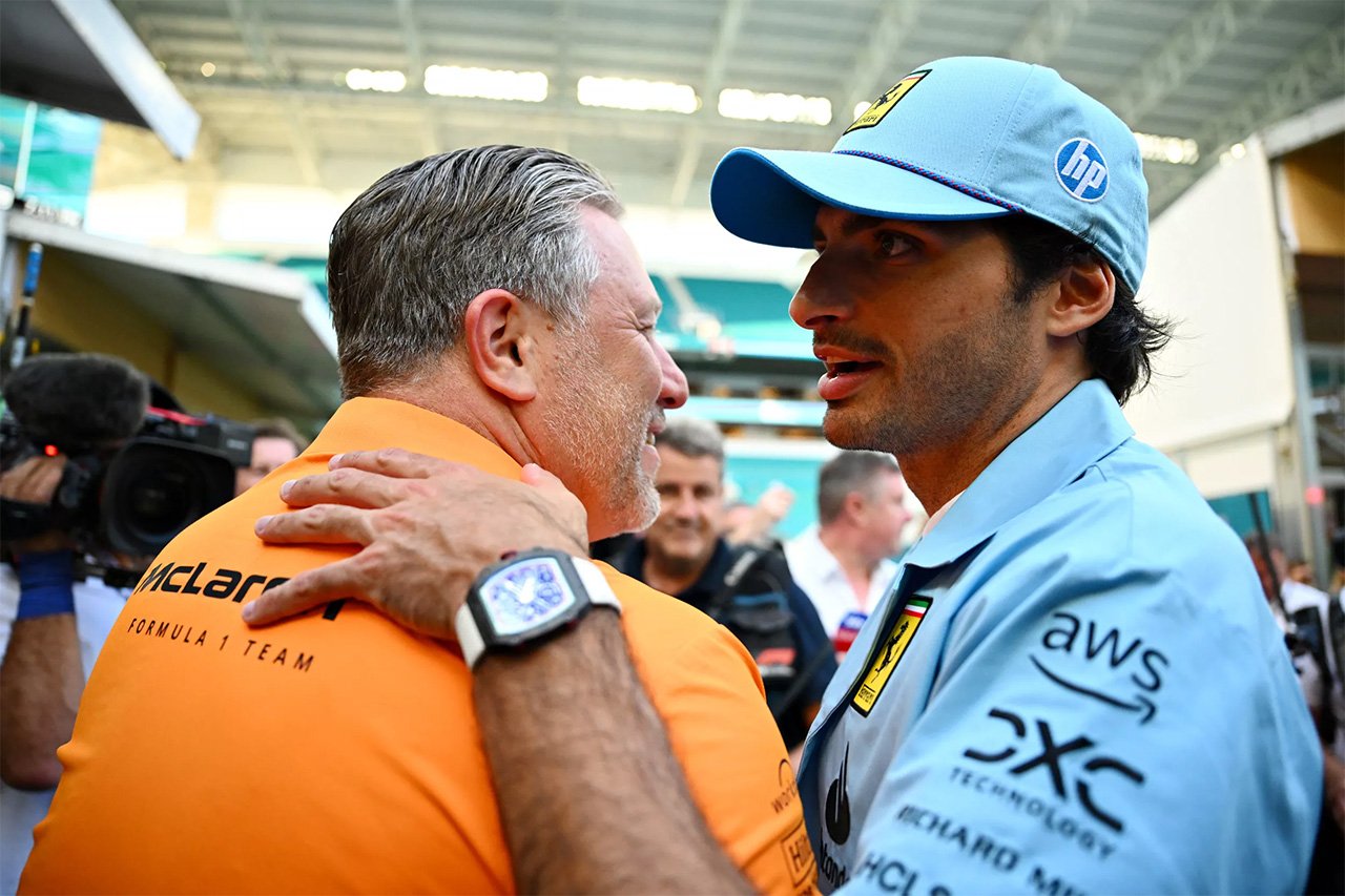 マクラーレンF1 サインツ復帰の可能性に含み…ブラウン「電話番号は保存」
