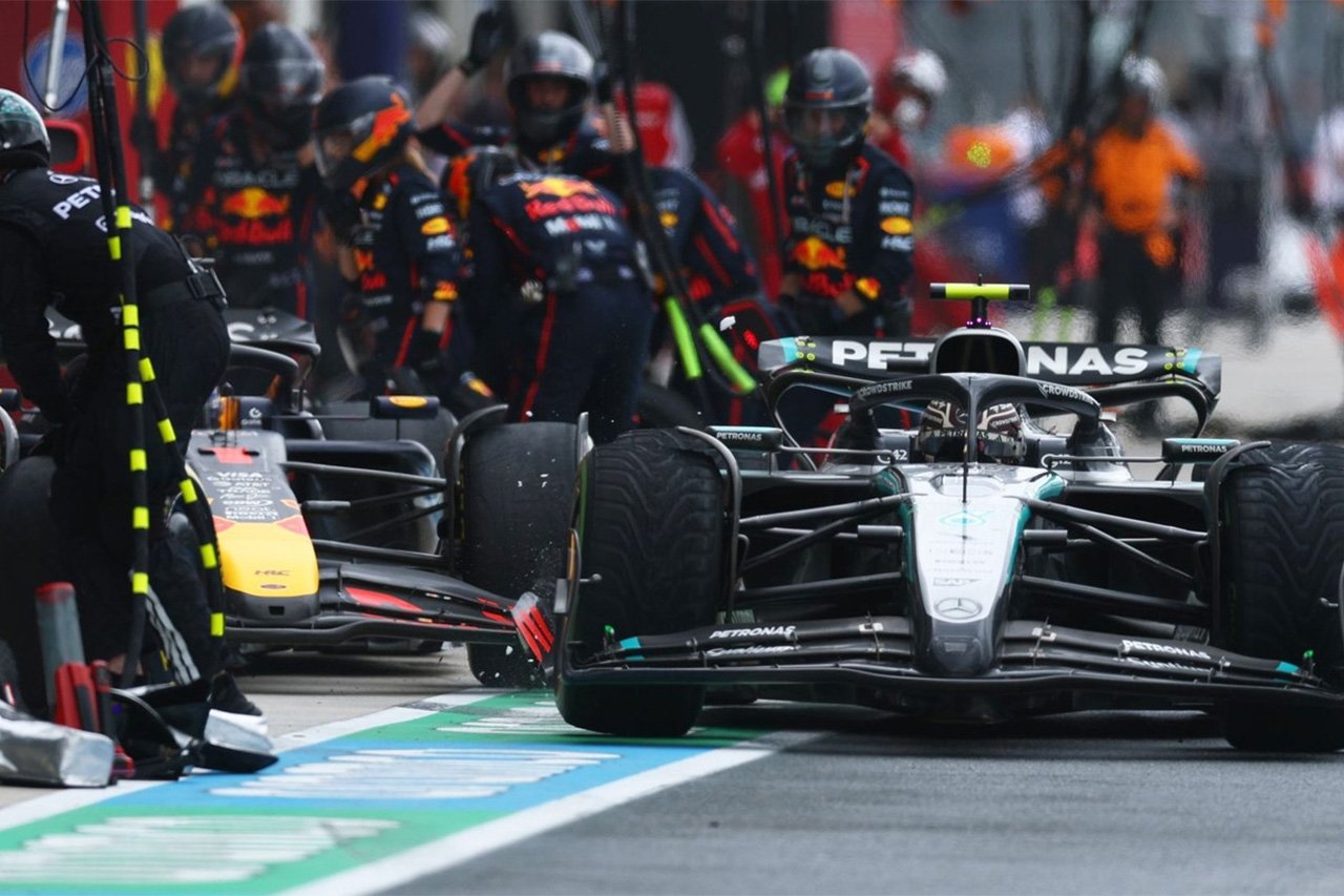 レッドブルF1 キミ・アントネッリにピットレーンでの接触を謝罪