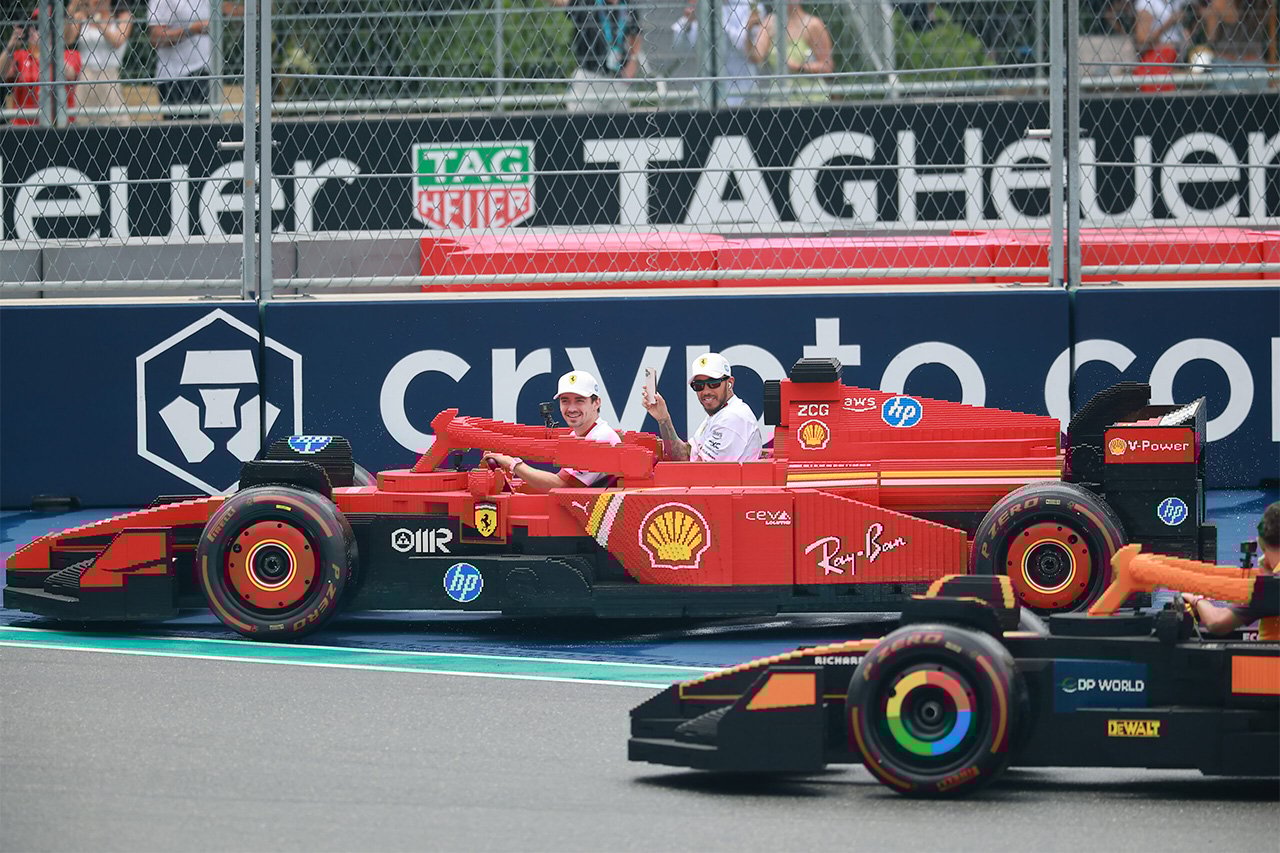 F1マイアミGP:LEGOカーで“攻めた”ガスリーにハミルトン思わず爆笑