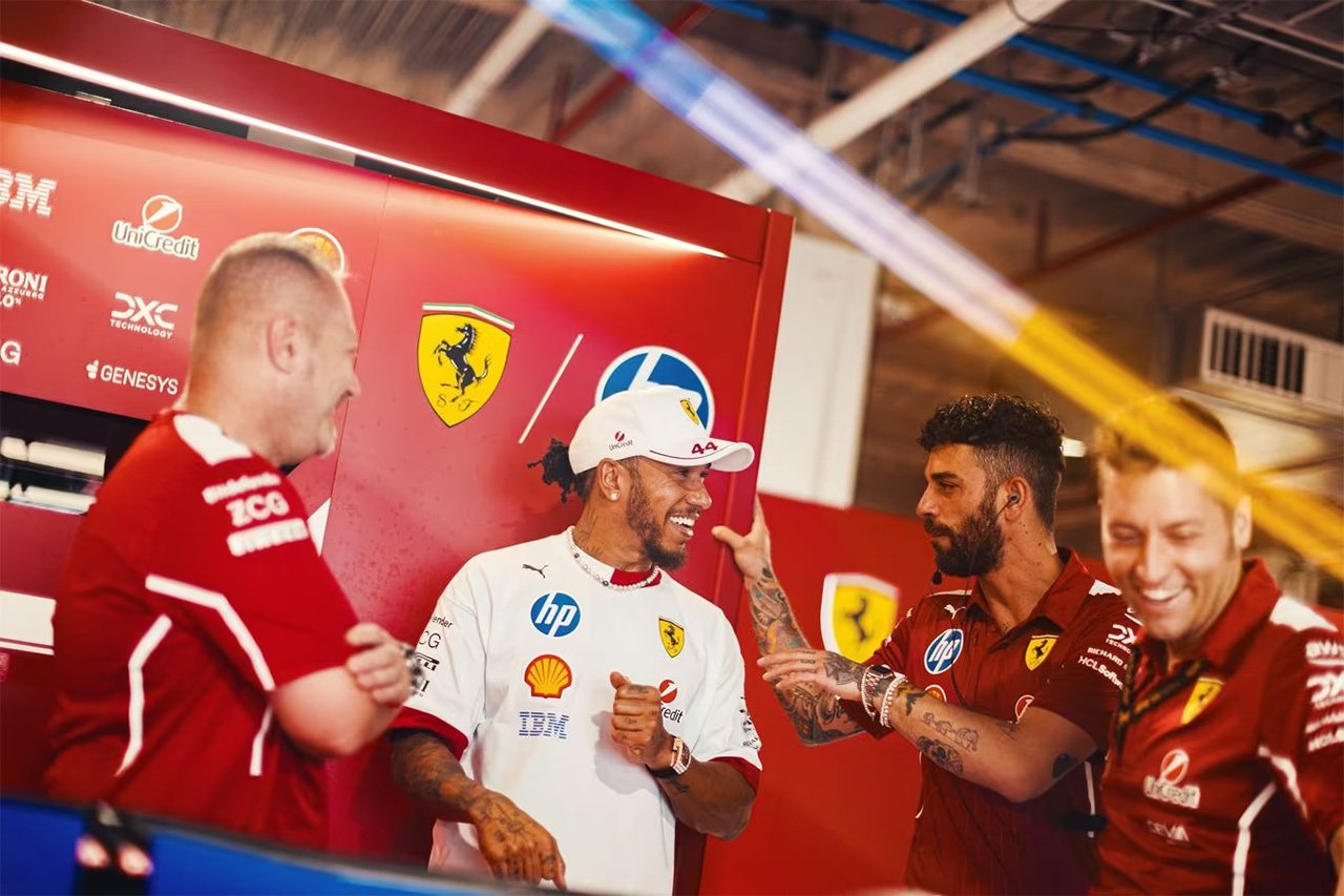 フェラーリF1 ルイス・ハミルトンの無線騒動に揺れるも「チーム関係は良好」