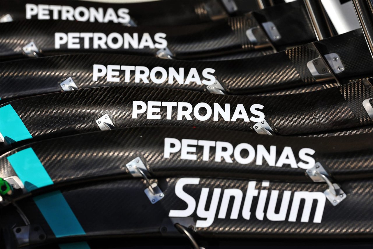 メルセデスF1に迫る危機 ペトロナスが選んだバイオ燃料の落とし穴