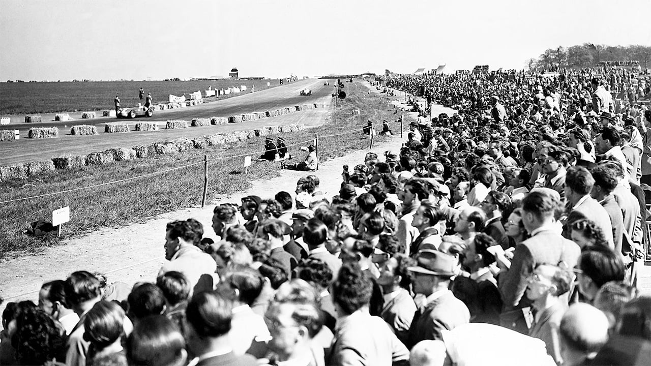 ジュゼッペ・ファリーナとルイジ・ファジオーリが1950年F1初戦シルバーストンを走るアルファロメオ158