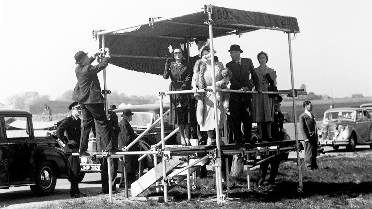 ジョージ6世が1950年F1開幕戦シルバーストンでスターリング・モスらドライバーと対面