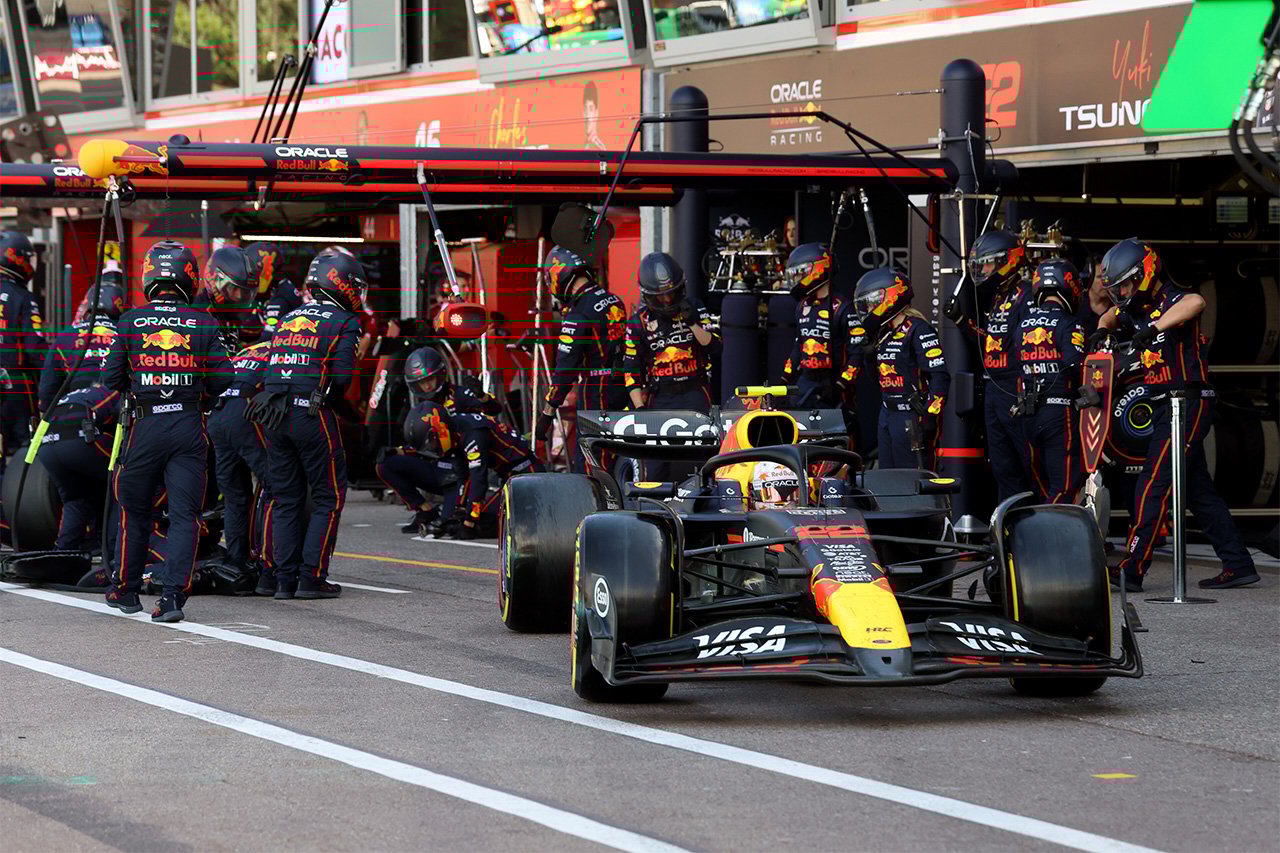 レッドブルF1代表「角田裕毅の戦略は初期には効果的に見えた」モナコGPは逆張り戦略不発で17位