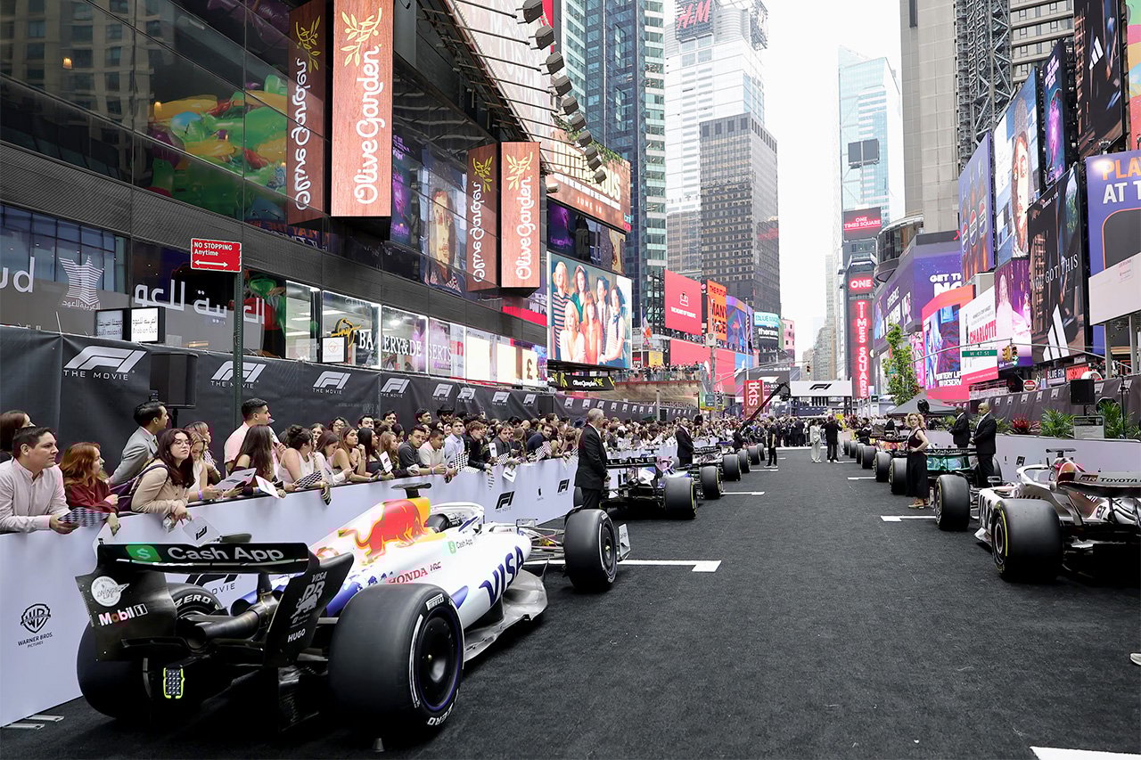 映画『F1/エフワン』 タイムズスクエアでワールドプレミア 角田裕毅ら登場