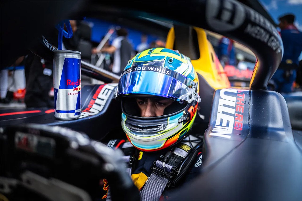 レッドブル育成のリンドブラッドが年内FP1出走に向け初のF1本格テストへ