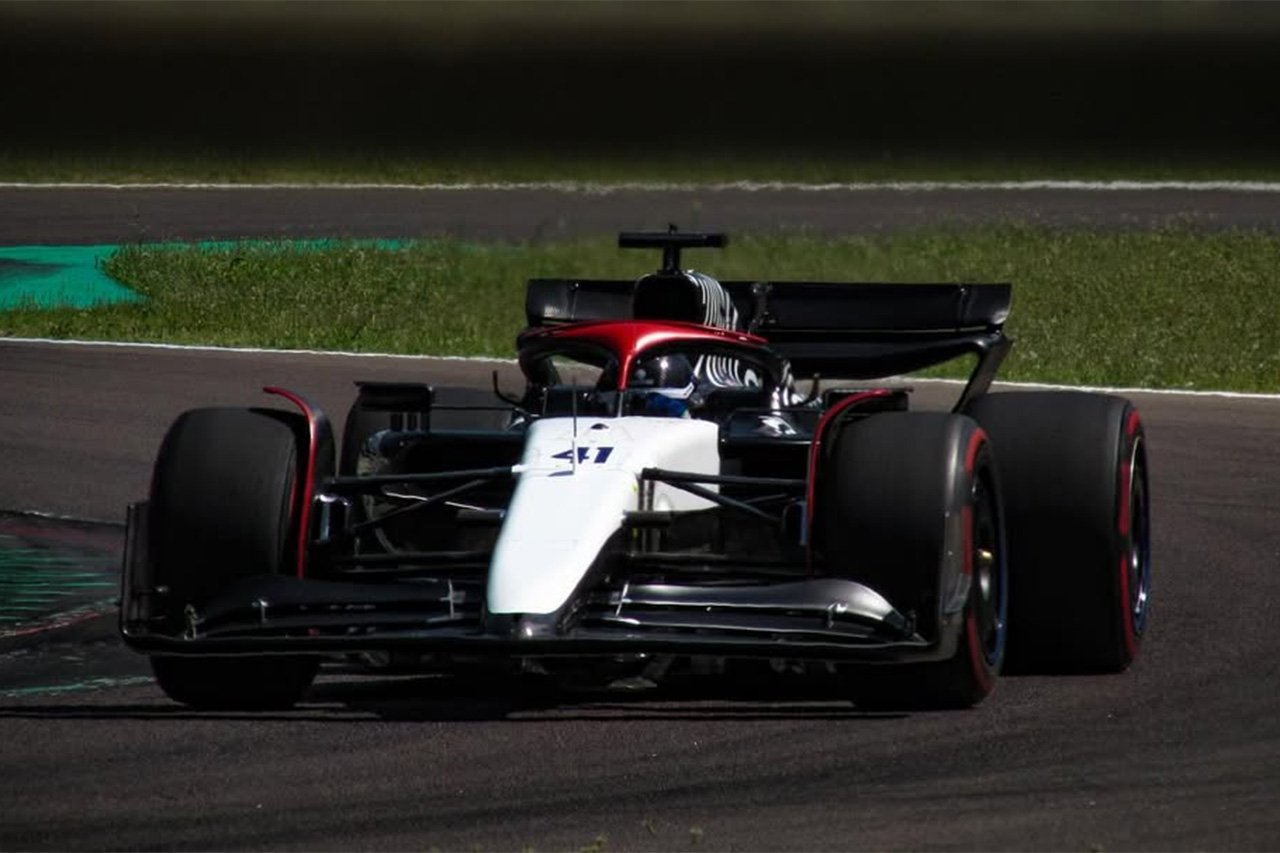 アービッド・リンドブラッド レーシングブルズの旧型F1マシンで本格テスト実施