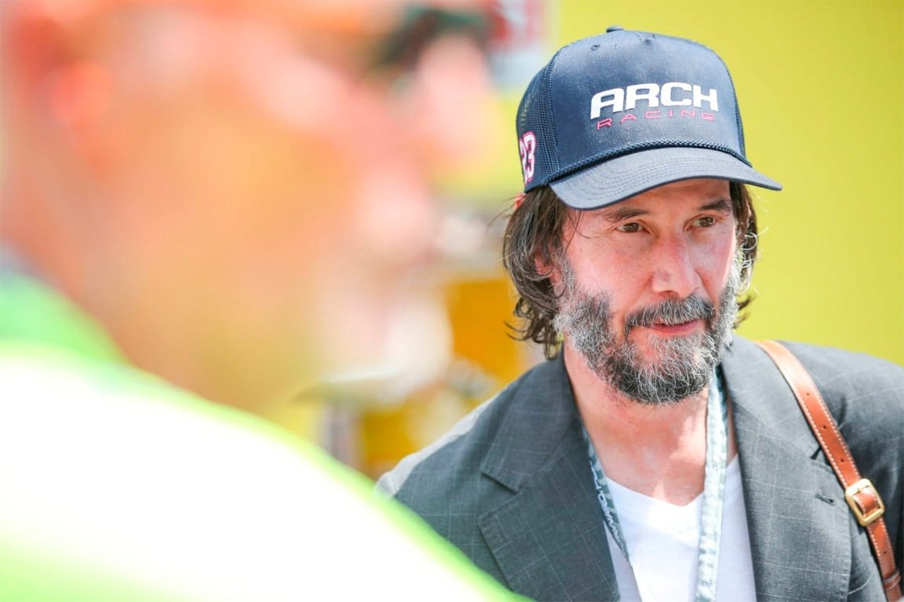 キアヌ・リーブス キャデラックF1参戦の裏側に迫るドキュメンタリーでホスト役
