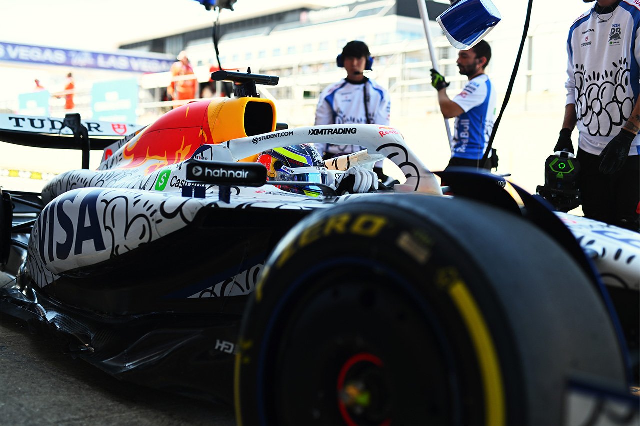 F1イギリスGP初日 ピレリ総括「ソフトとミディアムにグレイニング」