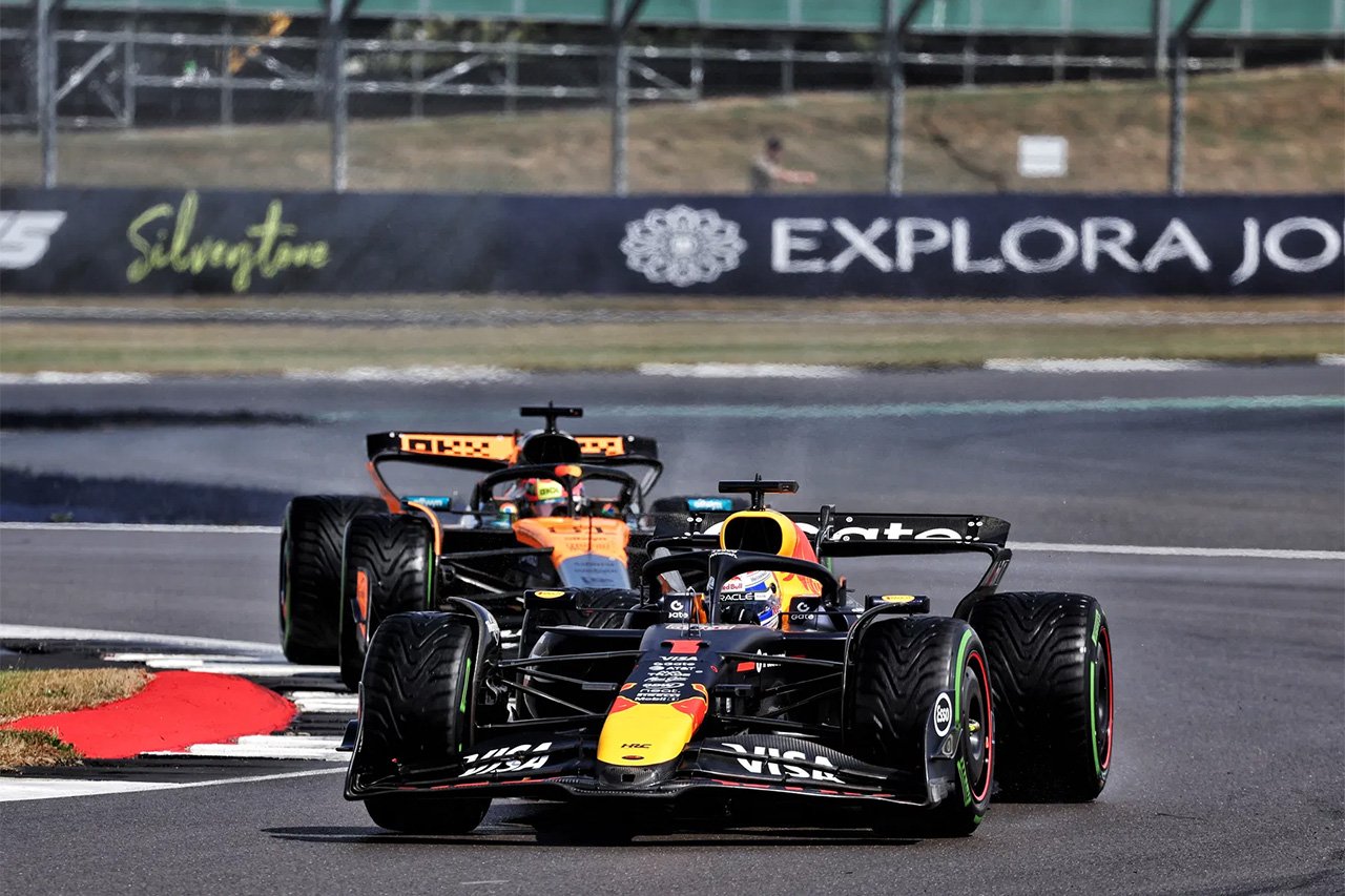 フェルスタッペン F1イギリスGPのピアストリの10秒ペナルティは「奇妙」