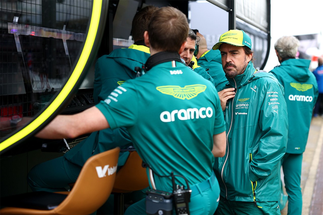 フェルナンド・アロンソ アストンマーティンF1の戦略に不満「理解しがたい」