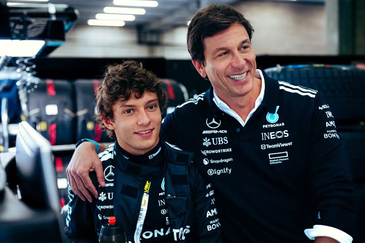メルセデスF1代表 2026年もラッセル&アントネッリ体制継続を強く示唆