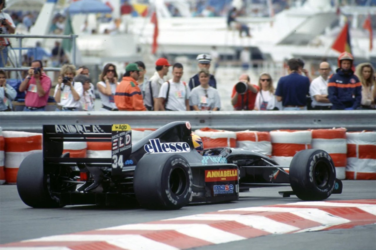 F1史上最悪のチームが自らのドライバーに行った衝撃の行為