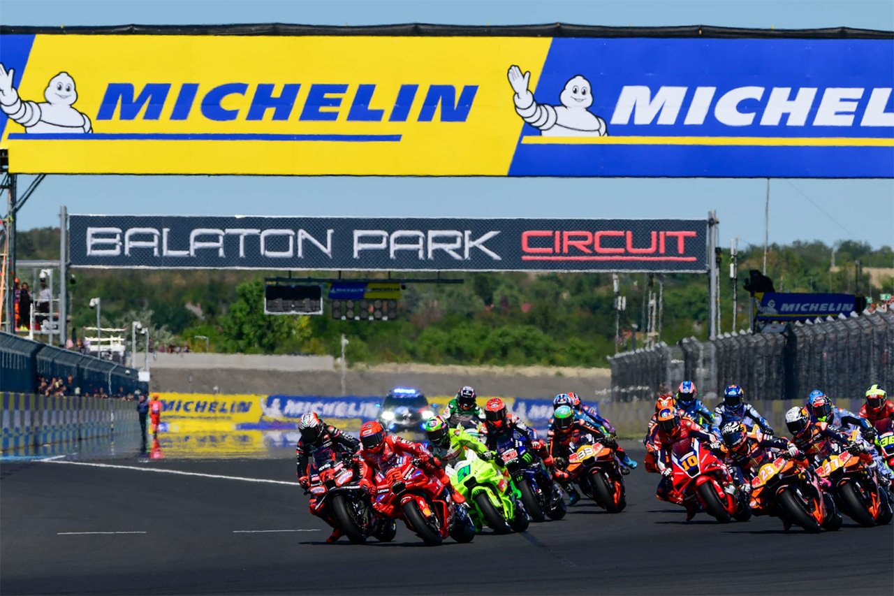 MotoGP:マルク・マルケス、ベッツェッキとの接触を経て7連勝達成