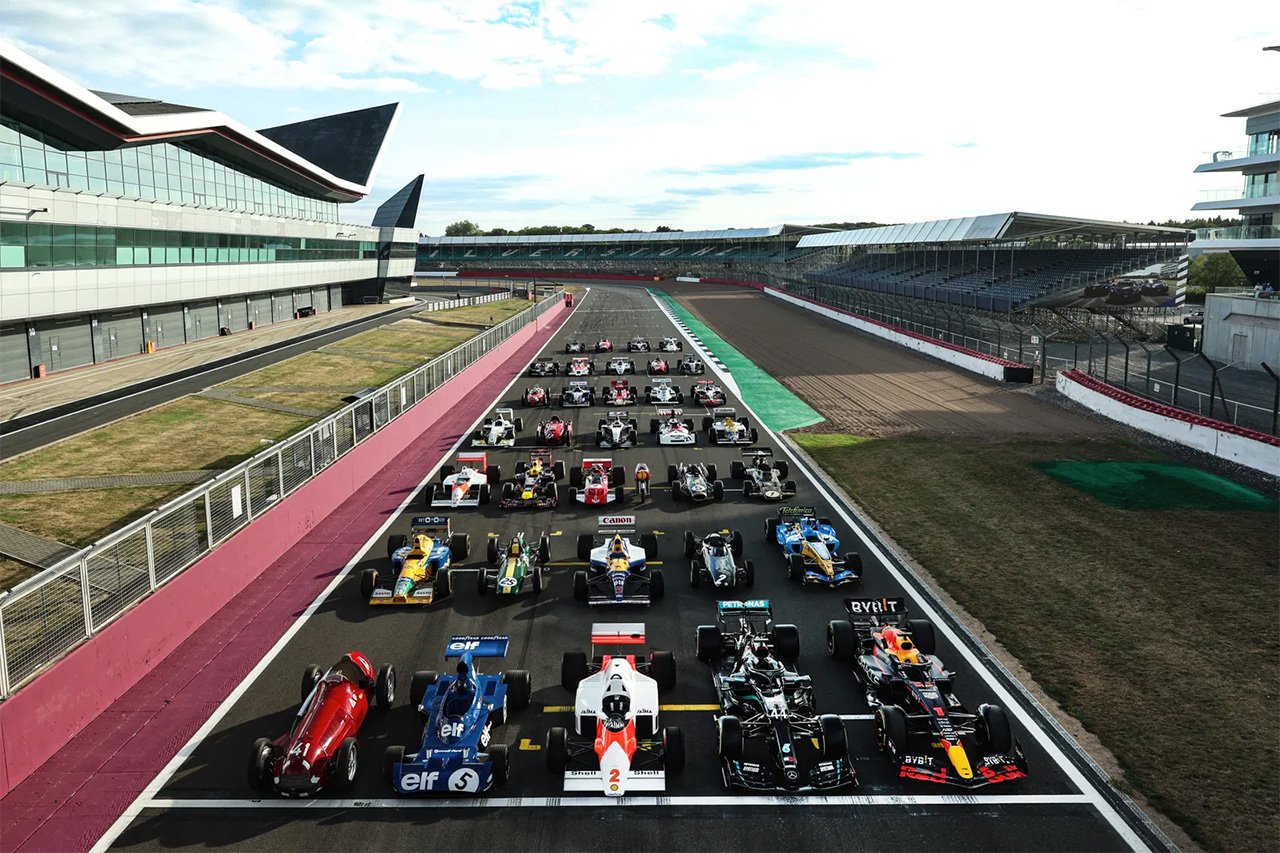 F1史上初「伝説の34台」シルバーストンに王者マシン集結