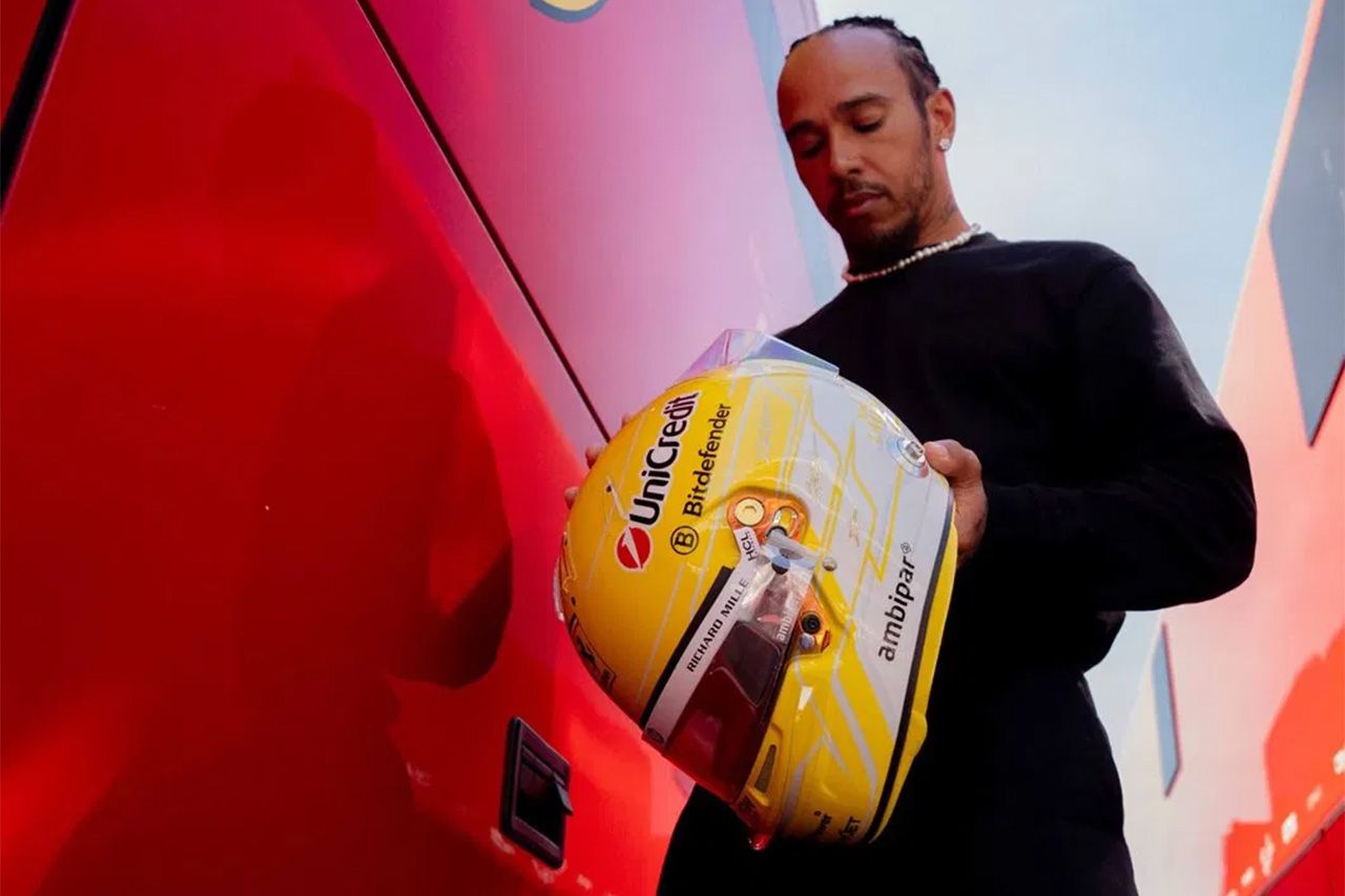 ルイス・ハミルトン F1イタリアGPでニキ・ラウダ追悼ヘルメットを着用