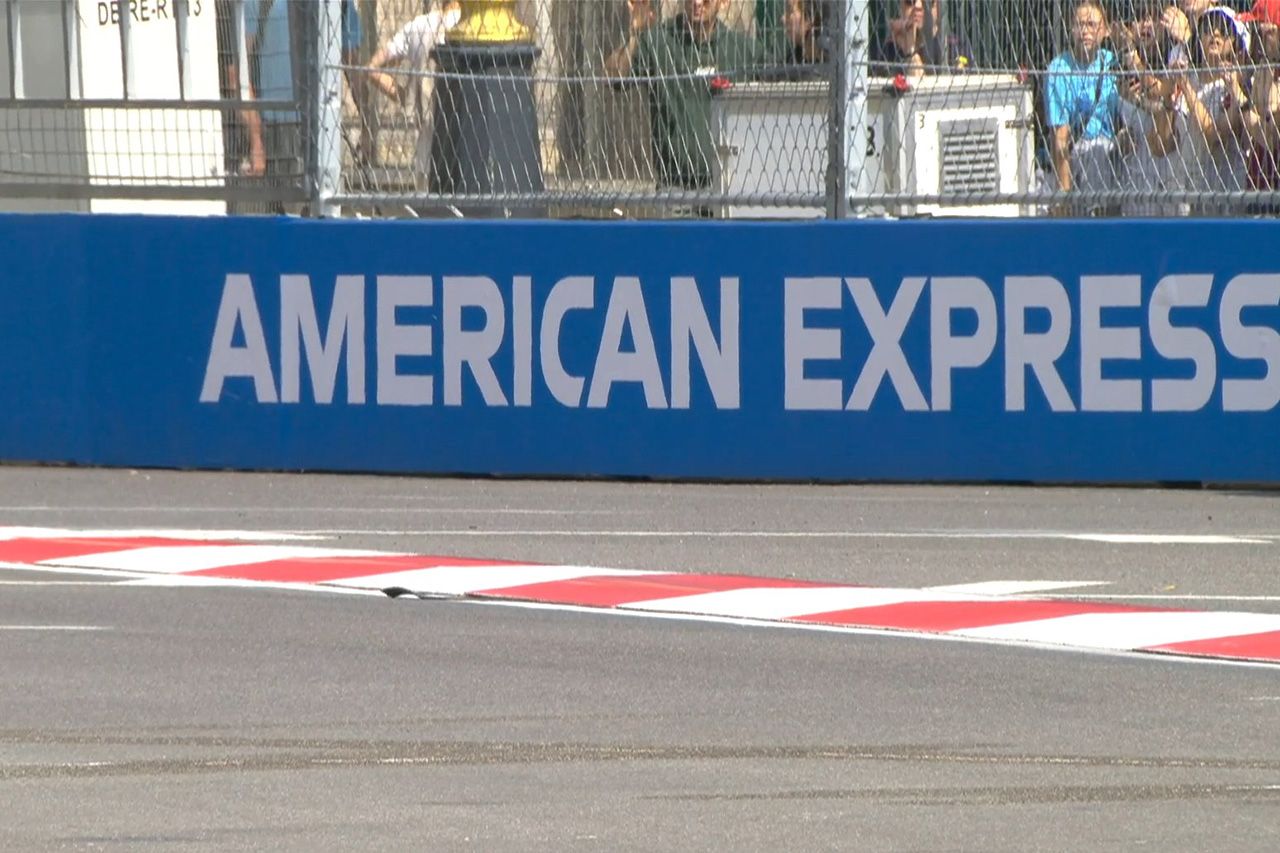 F1アゼルバイジャンGP 縁石が破損